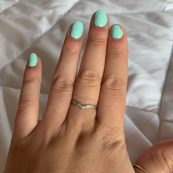 Size 8 V-shaped sterling silver ring - Picture 4 of 5